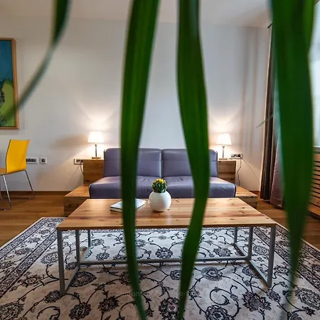 - & J. Hotel Vipolze