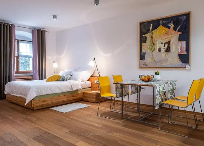 Hotel - & J. Vipolze