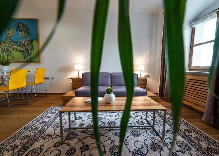 - & J. Hotel Vipolze