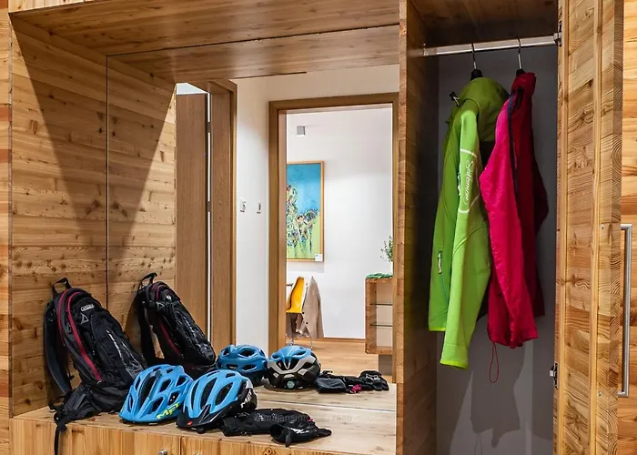 Hotel - & J. Vipolze